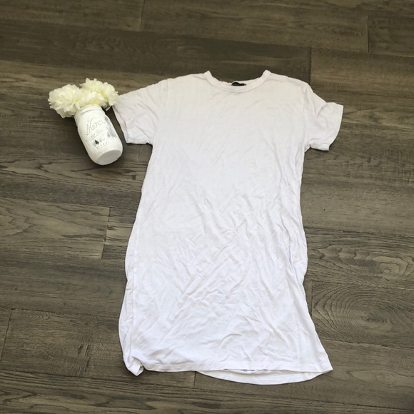 🌺Pretty Little Thing | White t-shirt dress - Picture 2 of 5
